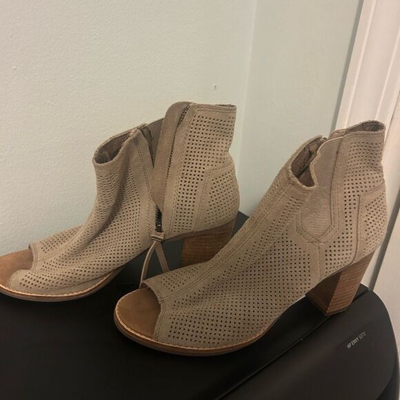 Toms Shoes - Toms Beige Perforated Heeled Boots